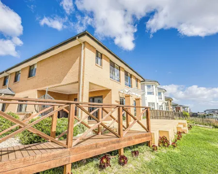 Stayau 5Br Idyllic Lakefront Escape Point Cook Hotels in Point Cook