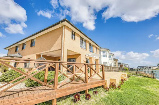 StayAU 五卧室湖畔逃逸庫克點 鄰近Saltwater Reserve Fenced Dog Park的酒店