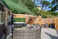 Woodpeckers - Stylish Luxury Property With hot tub