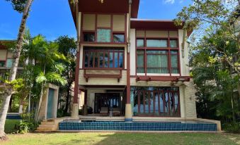 Amatapura Beachfront Villa 10