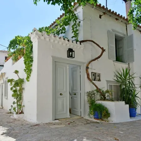 A Sea-Licious Vacation - Chic & Style in Hydra