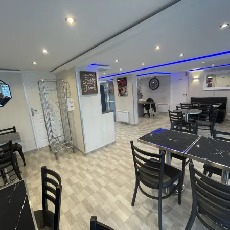 Fasthotel Roissy - Saint-Witz