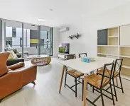 Kozyguru | Mascot | 2Bed 2Bath-Free Double-Parking