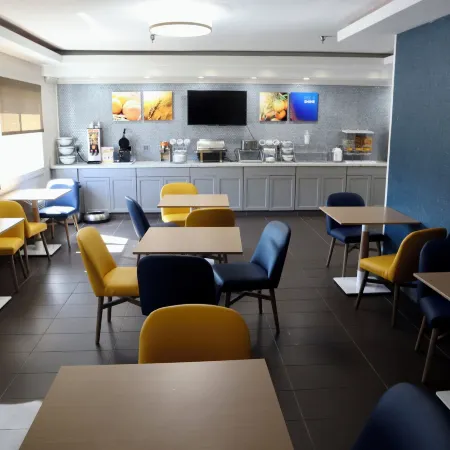 Comfort Inn & Suites Coralville - Iowa City Near Iowa River Landing