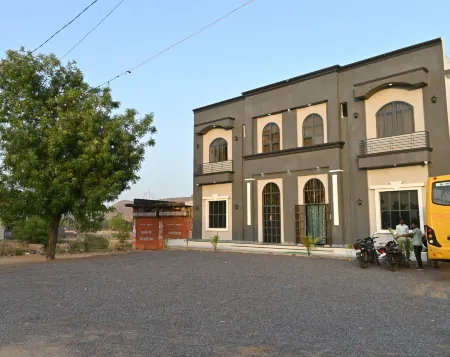 The Dollar Hotel & Resort