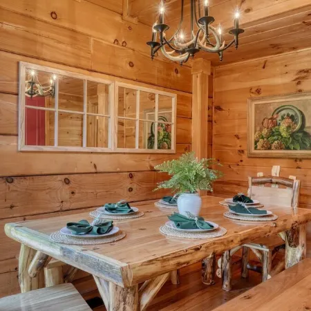 Cabin with 3 Bedrooms, Game Room, Sunrise & Mountain Views!