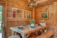 Cabin with 3 Bedrooms, Game Room, Sunrise & Mountain Views!