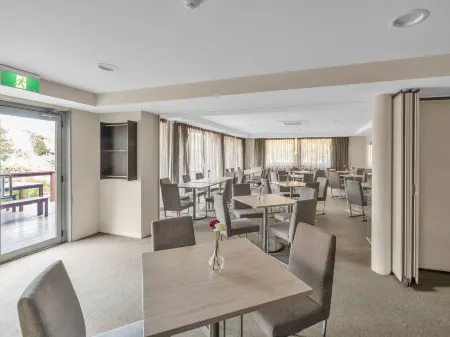 Tall Trees Ainslie Motel Отели рядом с достопримечательностью «Олл Сейнтс Энгликан Черч»