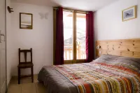 Chalet la VIE Sauvage Hotels in Abriès