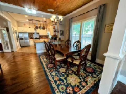 Charming Historic Bungalow with Modern Amenities - Cozy Getaway