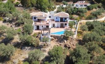 Villa El Dorado B&B and Wellness