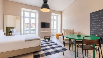 Carmo 43 Hotels near Rossio Railway Station