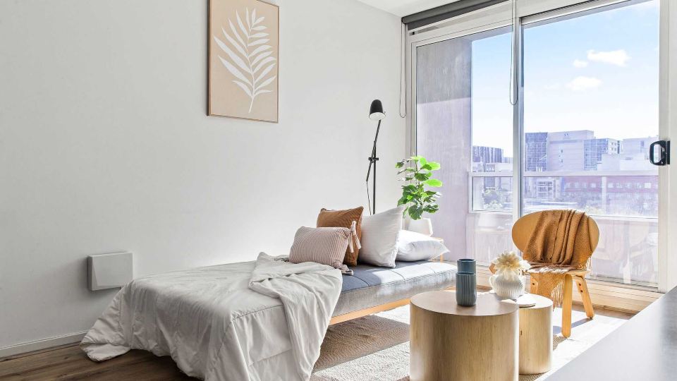 Stylish 2BR Apt Steps from Vic Market with Parking