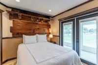 Luxury 2 Bed- 80" TV- Pet Friendly- 3 mi. to Johnson Beach Hotels near Blue Angels