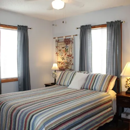 Comfortable OBX Beach Box Cottage ~ Ocean views, 2 min walk to the beach!