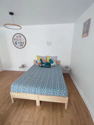 Large Studio in quiet inner-city location