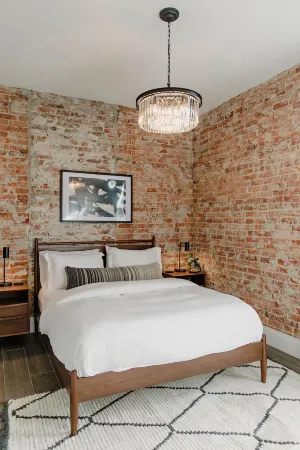 The Eleanor- Modern Downtown 2 Bedroom Apartment Отели рядом с достопримечательностью «Адена Стейт Мемориал»