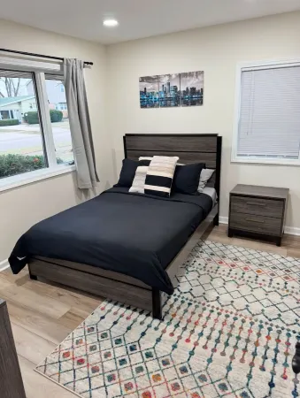 Family fun-house w/POOL & Game Room, 5 min from Airport and Rosement attractions