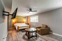 Spacious 4 BR 3 Full Bath House Near Airport & Shopping!