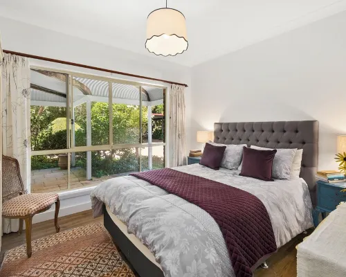 European-Inspired Country Home Walking Distance to Bundanoon Village Hotels in Bundanoon