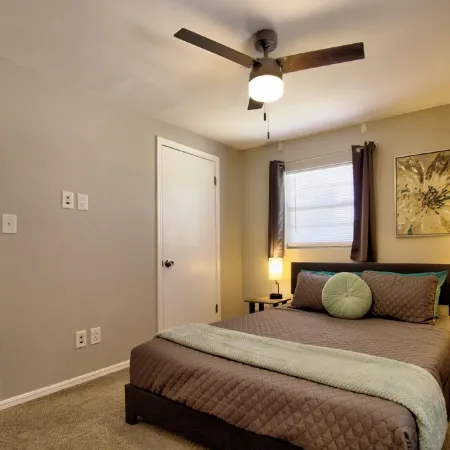 "Broken Arrow 3-Bedroom Retreat – Cozy, Family-Friendly with WiFi & AC