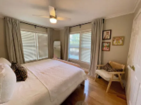 The Dreamhouse: Charming 2-story, 1-bedroom house in tranquil Sherman