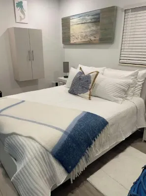 Siesta Key Beach Cottage-Prime Location! Walkable. Luxury Amenities & Comfort!