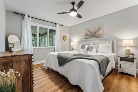 Fairway on the Trail! Cozy 2-bedroom townhome, ride out Back 40/golf course.