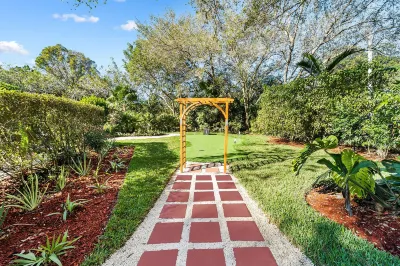 Spacious 8Br w/ Guesthouse + Pool & Tons of Games Hotels near Edible Arrangements