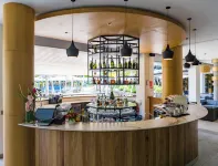 Ocean's Creek Beach Hotel - bar