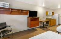 Extended Stay America Select Suites - Cleveland - Airport