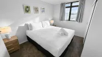 2Br Newmarket Retreat Cozy Stay on Broadway Hotels in Newmarket
