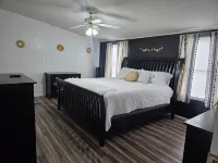 Cozy country home just outside the city! Enjoy a quiet getaway with the family.