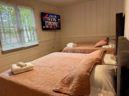 Cozy Winston-Salem Vacation Cabin Отели рядом с достопримечательностью «Ханс Молл»