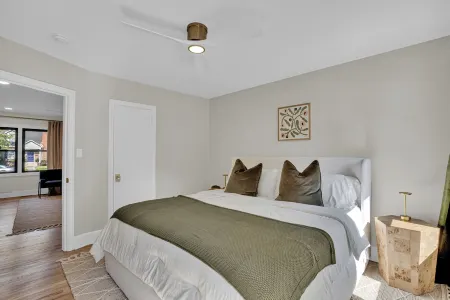 Quintessential 2-bedroom bungalow in the heart of Shandon in Columbia, SC.