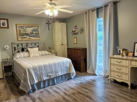 The Howard House in Biloxi – Walk to Beach, Art, and Entertainment