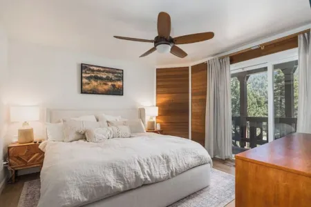 Renovated Ski Home with a Hot Tub & Views of Slope - Perfect Ski Lease