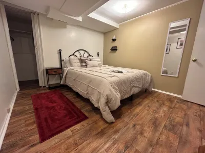 Charming 2-BR apartment w/WiFi, central to National Park, close to interstate Hotels in 