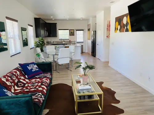 Artist Retreat home Designed By Ricardo Montano Hotels in Fontana