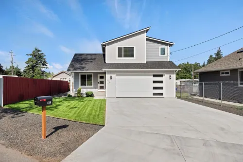 Modern 3Br, Fast WiFi, Free Parking, I-90 Access Hotels in Spokane Valley