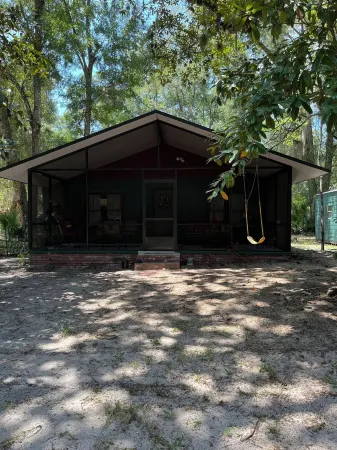 Beautiful cottage on 28 acres of prime land, in Fruitland, Florida!