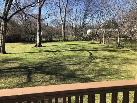 Artistic Retreat - Walk Downtown, Sparkling Clean!