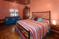 Amazing views, 5 minutes from downtown or the beach, quiet area of town