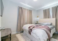 Charming 2-bedroom house in fantastic Jacksonville with WiFi, AC Hotels near Normandy Square