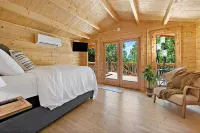 PRIVATE Tiny Cabin+90 acres of hiking+baby goats