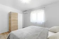 Holiday Home Petar - Three Bedroom House with Pool