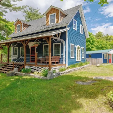 Old Maine style w/ modern amenities - dog friendly
