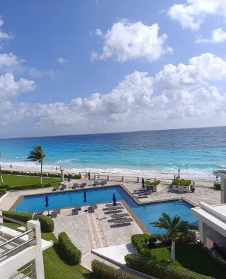 Cancun Ocean Front Family Villa 18  at Villas Nizuc 住宿飯店