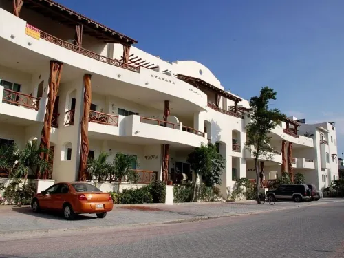 ENTRANCE TO MAMITAS BEACH - STEPS TO 5TH AVENUE