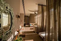 5 Diamond LUXURY GRAND LUXXE, 2 Bdr, Ocean Front. Hotels in 